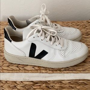 Veja V-10 Women’s Sneaker, 37